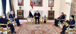 الرئيس السيسى يستقبل وزير الشئون...