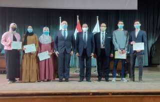 محافظ بني سويف ورئيس الجامعة...