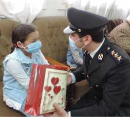 وزارة الداخلية تشارك الأطفال الاحتفال...