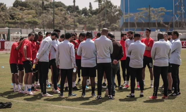 موسيماني يحاضر لاعبي الأهلي