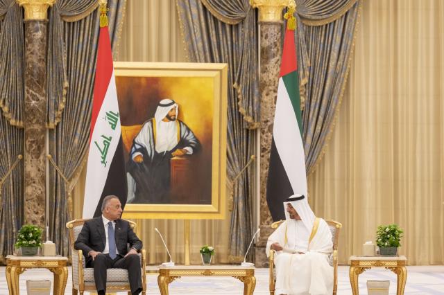 محمد بن زايد يجري مباحثات مع مصطفى الكاظمي في أبوظبي