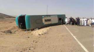 إصابة 17 شخصا فى انقلاب...