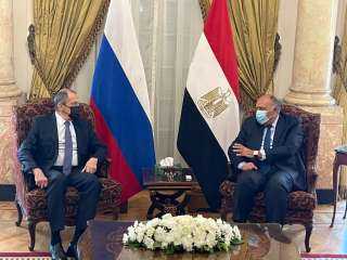 وزير الخارجية يعقد مباحثات مع...
