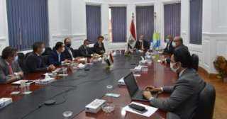 رئيس القابضة للمياه يبحث سبل...