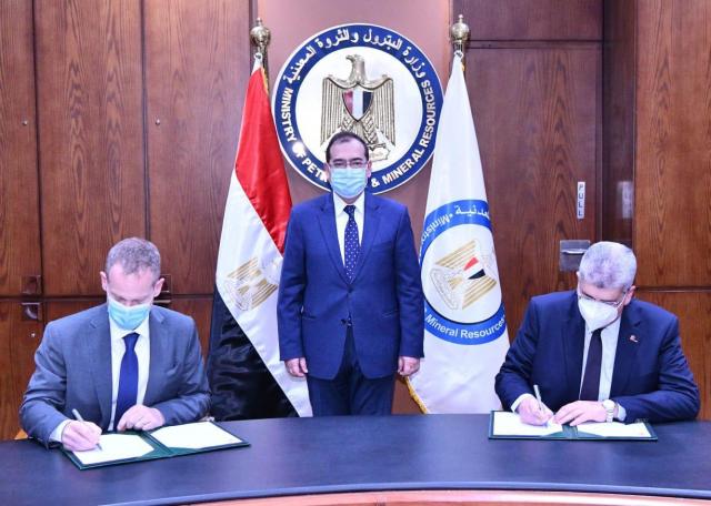 طارق الملا: التعاون مع شركات عالمية بمشروعات البترول يطور قدرات القطاع