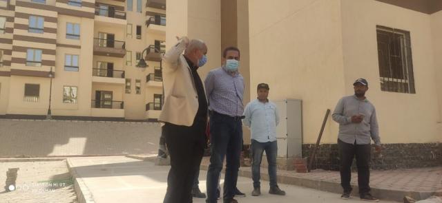 مسئولو وزارة الإسكان يتفقدون اللمسات الأخيرة لـ٢٤٩٦وحدة سكنية بـ”حدائق أكتوبر”