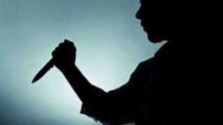 عاطل يقتل زوجته بـ17 طعنة...