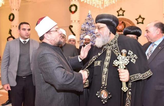 وزير الأوقاف يهنئ البابا تواضروس وجميع الكنائس والطوائف المسيحية بعيد القيامة