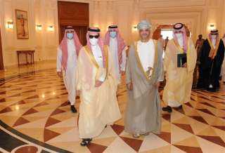 سلطان عمان يتلقى رسالة خطية...