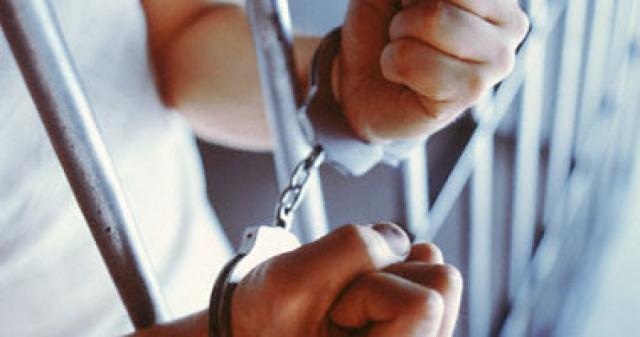 تجديد حبس عاطل وفتاة لاتهامها بسرقة تاكسى ومساومة صاحبه 