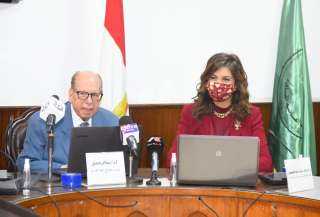 وزيرة الهجرة تشارك في ندوة...