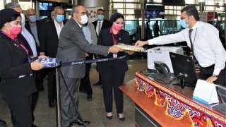 وزير الطيران المدني يتفقد مطار...