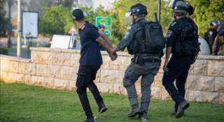 الشرطة الإسرائيلية تعتقل 52 فلسطينيا...