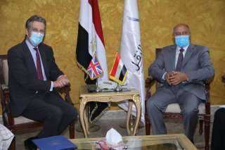 وزير النقل يجتمع مع السفير...