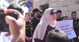 الاحتلال يقمع وقفة تضامنية منددة...