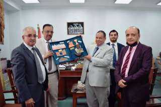 رئيس مصلحة الجمارك يبحث التعاون...