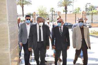 محافظ بورسعيد يستقبل وزير التموين...
