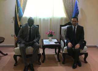 السفير المصري في جوبا يلتقي...