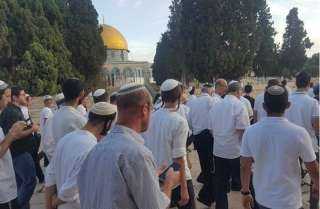 مستوطنون يقتحمون باحات الأقصى بقيادة...