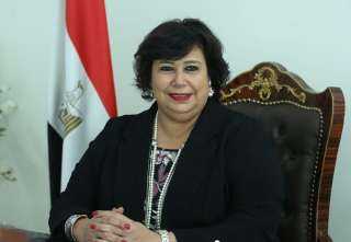 وزيرة الثقافة: مسرح المواجهة والتجوال...