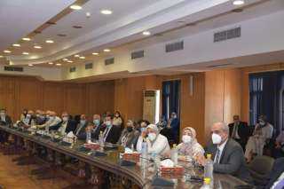 رئيس جامعة القاهرة يرأس مجلس...
