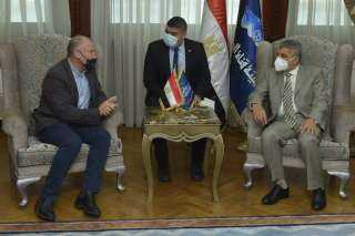 الفريق أسامة ربيع يلتقي السفير...