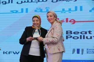 وزيرة البيئة تنعى الكاتبة ...