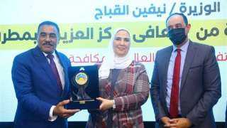 محافظ مطروح يكرم وزيرة التضامن 