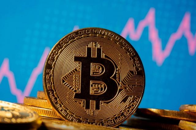 بتكوين تهبط 7.4% وتصل إلى 32094 دولارا