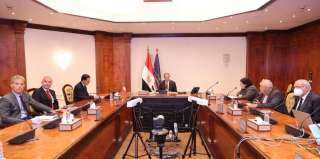 وزير الاتصالات يبحث مع شركات...