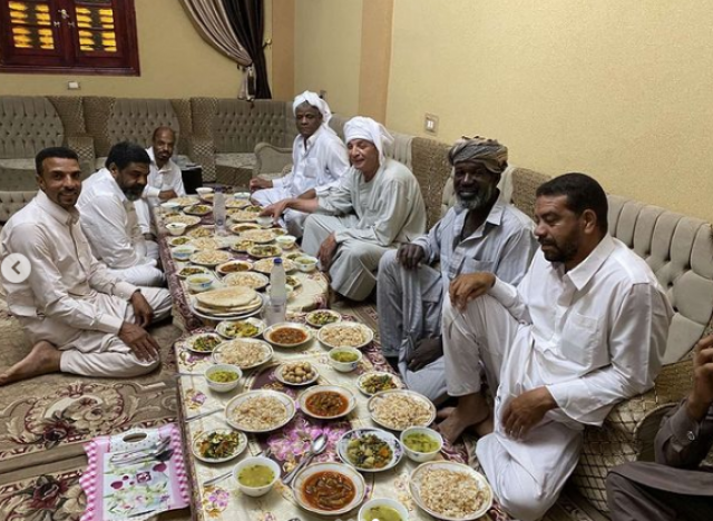 شاهد..  محمود حميدة يقضي إجازته في سيوة