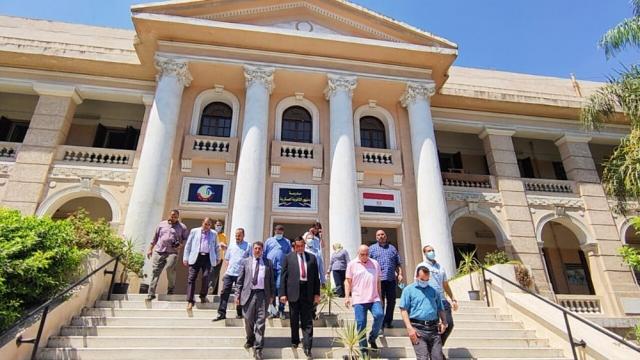 محافظ البحيرة يتفقد عدد من المدارس لمتابعة الإستعداد لإمتحانات الثانوية العامة