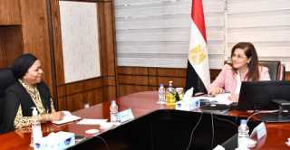 بصفتها محافظ مصر: نشاط مكثف...