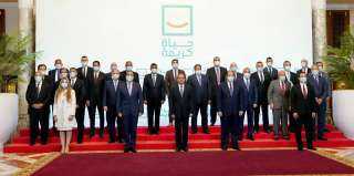 الرئيس السيسي يجتمع مع مجموعة...