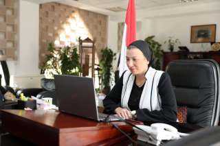 وزيرة البيئة تشارك فى الإجتماع...