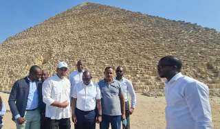 منطقة أهرامات الجيزة الأثرية رئيس...