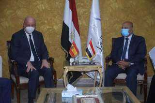 وزير النقل يستقبل السفير الاسباني...
