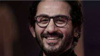 شاهد.. أحمد حلمي يشارك جمهوره...