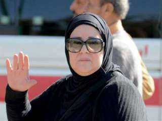 جثمان دلال عبد العزيز يغادر...