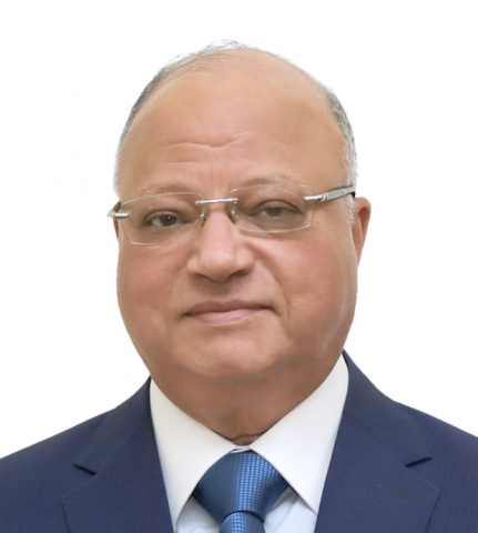 محافظ القاهرة يشدد على رؤساء الأحياء بتكثيف حملات رفع السيارات المتهالكة والمهملة المتروكة