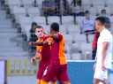 شاهد.. لاعب غلطة سراي التركي...