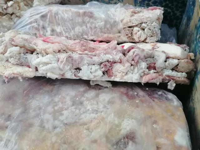 الجيزة تضبط 2,4 طن مصنعات لحوم ودواجن وأسماك غير صالحة للإستهلاك الأدمى