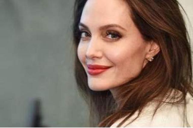 أنجيلينا جولي تتأهب للدفاع عن حقوق الأفغانيات بطريقتها الخاصة