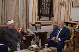 الخشت يستقبل مفتي الجمهورية في...