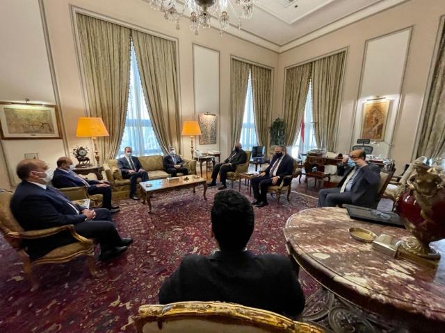 وزير الخارجية يستقبل أعضاء البعثة الدبلوماسية المصرية العائدة من كابول