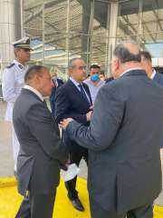 وزير الطيران يقوم بجولة مفاجئة...