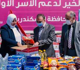 محافظ الإسكندرية يستقبل قافلة صندوق...