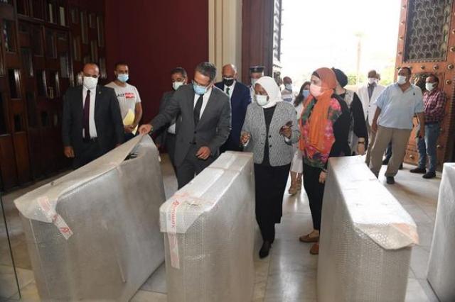 وزير السياحة والآثار يتفقد مشروع تطوير الخدمات بالمتحف المصري بالتحرير