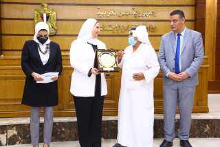 وزيرة التضامن تعلن بدء صرف...