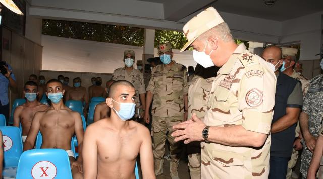 وزير الدفاع يتفقد إختبارات القبول للكليات العسكرية والمعهد الفنى للقوات المسلحة بالكلية الحربية
